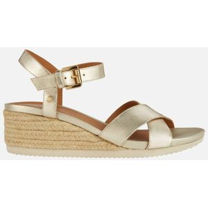 Ademende sandalen in leer met sleehak Panarea GEOX. Leer materiaal. Maten 40. Goudkleur kleur