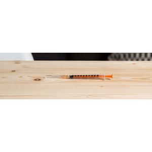 100 STUKS SPUIT MET NAALD INSULINESPUIT TUBERCULINE G25 1ML LATEXVRIJ GEMAAKT IN ITALIË. GEEN FTALATEN. NIET PYROGEN. 25 G x 5/8” 0,5 x 16