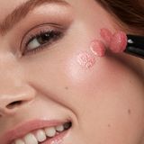 KIKO Milano - Plush Blush 02 - Vloeibare Blush - Roze - Met Sponsapplicator