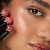 KIKO Milano - Plush Blush 02 - Vloeibare Blush - Roze - Met Sponsapplicator