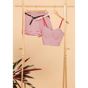 zomersetje bestaande uit shortje en topje - met riem - wit met rode strepen - one size (36-38)