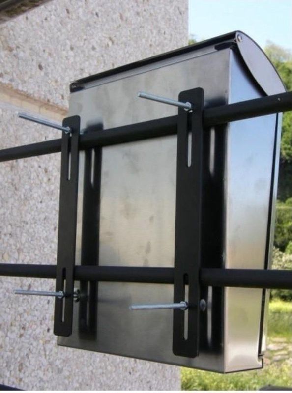 ARREGUI C-015 Bevestigingsset - Zwart - Staal - Voor Brievenbussen