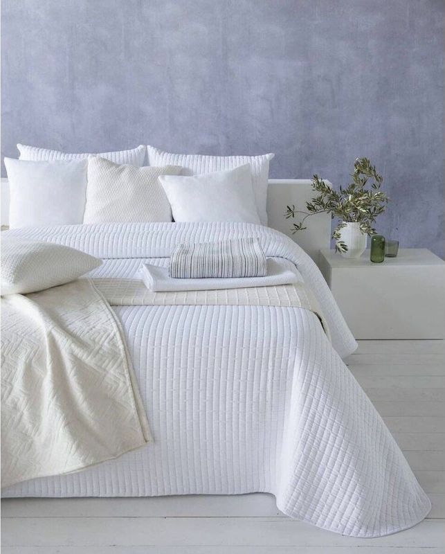 Hosteline - AGNES - Sprei - Wit - 50% Polyester 50% Katoen