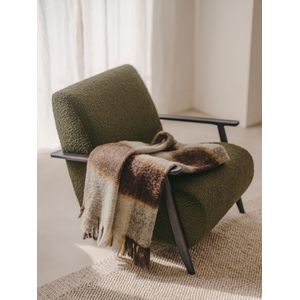 Kave Home - Meghan fauteuil van groen fleece met massief essenhouten poten in een wengé afwerking