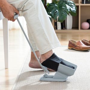 InnovaGoods® Schoenlepel voor sokken en schoenen met Shoeasy-sokkenverwijderaar, helpt je om je schoenen comfortabel en eenvoudig aan en uit te trekken, ideaal voor thuis.