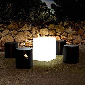 Cuby 53 cm Dekorativer Leuchtwürfel, sehr widerstandsfähig. Kabel mit kaltweißem LED-Licht. Hergestellt in Spanien.