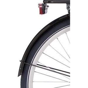 Cortina Fender hinter 28 Milo Schwarz