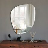 Asir spiegel. 100% MDF. Breedte: 75 cm Hoogte: 58 cm Diepte: 2,2 cm. Kan aan de muur worden bevestigd. Geassembleerd