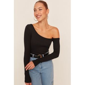 Trendyol Rode Aansluitende Off-Shoulder Gebreide Katoenen Stretchblouse Met Koord Twoaw23Bz00475