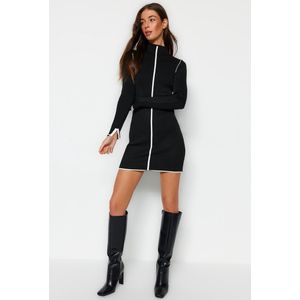 Trendyol Zwarte Mini-Kleurblok Getailleerde Gebreide Jurk Twoaw24El00041