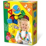 SES - Ik Leer Rijgen - Montessori - 18 Gekleurde Houten Kralen met Rijgkoord