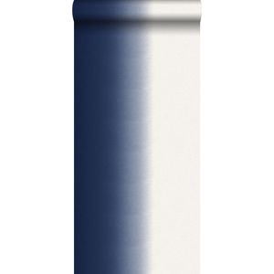 krijtverf eco texture vliesbehang dip dye donker blauw - 148608 van ESTAhome nl