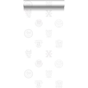 ESTAhome behang school emblemen zilver op wit - 53 cm x 10.05 m - 128805