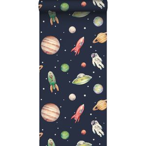 Sanders & Sanders behang planeten in de ruimte donkerblauw, groen en rood - 53 cm x 10.05 m - 935347