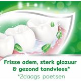 Aquafresh Anti Cariës tandpasta voor gezonde tanden, voordeelverpakking 12- pack, recyclebare plastic tube en dop