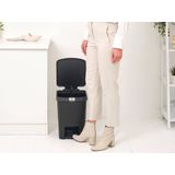 Brabantia - StepUp Prullenbak - Pedaalemmer - Dark Grey - 25 Liter - Gemaakt van 91% Gerecycled Materiaal