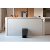 Brabantia - StepUp Prullenbak - Pedaalemmer - Dark Grey - 25 Liter - Gemaakt van 91% Gerecycled Materiaal