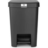 Brabantia - StepUp Prullenbak - Pedaalemmer - Dark Grey - 25 Liter - Gemaakt van 91% Gerecycled Materiaal