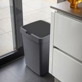 Sunware - Delta prullenbak klep 50L grijs / zwart - 39,7 x 34,5 x 56,4 cm