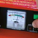 Carpoint - Jumpstarter met Compressor - Zwart/Rood - 400 Ampère