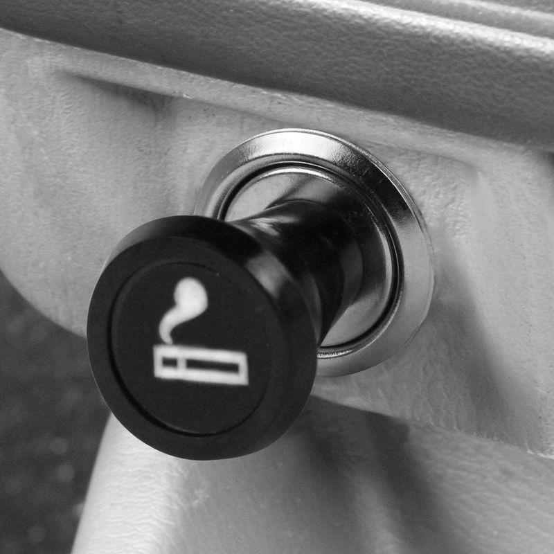 Carpoint - Inbouw Sigarettenaanstekerplug - 12V - CE Keurmerk