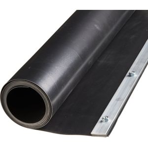 <p>De Nature wortelbegrenzer is een flexibele polyethyleen (HDPE) folie met een hoge dichtheid. Deze wortelbegrenzer voorkomt wortelgroei op ongewenste plaatsen, zoals stoepen, wegen, funderingen en ingegraven installaties. Hierdoor blijven deze oppervlakken en structuren vrij van schade veroorzaakt door wortels.</p>
<p>De wortelbegrenzer is gemaakt van UV-bestendig materiaal, waardoor het bestand is tegen de schadelijke effecten van zonlicht. Dit zorgt voor een langere levensduur en betere prestaties van de wortelbegrenzer.</p>
<p>Specificaties:</p>
<ul>
  <li>Materiaal: polyethyleen (HDPE) met hoge dichtheid</li>
  <li>Kleur: zwart</li>
  <li>Dikte: 1,5 mm</li>
  <li>Dichtheid: 1000 g/m²</li>
  <li>Afmetingen: 0,7 x 3 m (B x L)</li>
</ul>
<p>Met de Nature wortelbegrenzer kunt u op een effectieve en duurzame manier wortelgroei beheersen en schade aan uw stoepen, wegen, funderingen en ingegraven installaties voorkomen. De wortelbegrenzer is eenvoudig te installeren en biedt langdurige bescherming tegen wortelgroei.</p>