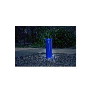 <p>De Ardales Acqua Arte set van Ubbink is een sierlijke waterpartij die een decoratieve aanvulling is op je balkon of tuin. De transparant blauwe waterzuil zorgt voor een ontspannen gevoel door het aangename geluid van kabbelend water. Deze waterpartij heeft een open acryl toren bovenin en een ring van LED-verlichting op de bodem. De set is direct klaar voor gebruik, inclusief pomp. Door de pomp te activeren, ontstaat er een indrukwekkend "tornado" watereffect in de zuil. De set wordt compleet geleverd met grondmontage, waterbak, afdekrooster en aansluitstukken.</p>
<ul>
  <li>Kleur: transparant blauw</li>
  <li>Materiaal zuil: acryl</li>
  <li>Totale afmetingen: 82 x 50,5 x 31 cm (B x D x H)</li>
  <li>Afmetingen waterbak: 80 x 48,5 x 29,5 cm (B x D x H)</li>
  <li>Afmetingen zuil: 15 x 50 cm (ø x H)</li>
  <li>Wanddikte zuil: 4 mm</li>
  <li>Metalen afdekrooster: 78,5 x 47 cm (L x B)</li>
  <li>Vermogen: 35 W</li>
  <li>Voeding: 230 V~</li>
  <li>Waterzuil met pomp en bassin</li>
  <li>Pompcapaciteit: 2.300 L/u</li>
  <li>Inhoud rechthoekig waterreservoir: 90 L</li>
  <li>4 W LED-verlichtingsring aan de onderkant</li>
  <li>21 blauwe LED's</li>
  <li>Lichtstroom: 20 lm</li>
  <li>Vermogen: 12 V, 50 Hz</li>
  <li>Eenvoudig te monteren</li>
  <li>Levering bevat bevestigingsmateriaal</li>
</ul>