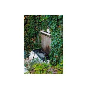 <p>Deze Ubbink Niagara waterval met een breedte van 60 cm is ideaal voor installaties in muren, steenkorven en andere materialen dankzij het lange bereik.</p>
<p>De waterval heeft een breedte van 60 cm en is voorzien van 35 warm witte LED dioden die 's avonds een prachtig lichteffect creëren.</p>
<p>De LED-strip kan eenvoudig worden vervangen zonder dat de waterval volledig gedemonteerd hoeft te worden. Daarnaast wordt er een extra kabel van 5 meter meegeleverd.</p>
<p>Om een prachtige waterval te creëren, is het belangrijk om een pomp te kiezen met de juiste capaciteit. Voor de Niagara 60 van Ubbink wordt de volgende pompcapaciteit aanbevolen, afhankelijk van het hoogteverschil:</p>
<ul>
  <li>Hoogteverschil 50 - 100 cm: aanbevolen pompcapaciteit 2.000 - 4.000 L/u</li>
  <li>Hoogteverschil 150 cm: aanbevolen pompcapaciteit 10.000 - 12.000 L/u</li>
  <li>Hoogteverschil 200 cm: aanbevolen pompcapaciteit 12.000 - 15.000 L/u</li>
  <li>Hoogteverschil 250 cm: aanbevolen pompcapaciteit 15.000 - 18.000 L/u</li>
</ul>
<p>Specificaties:</p>
<ul>
  <li>Kleur: zilver</li>
  <li>Materiaal: roestvrij staal</li>
  <li>Afmetingen: 10 x 60 x 20 cm (L x B x H)</li>
  <li>LED: 35 warm witte LED dioden</li>
  <li>Transformator: 230 V AC/12 V AC, 50 Hz</li>
  <li>Verbinding: 1" Langere uitgang (lip)</li>
  <li>Gemakkelijk te vervangen LED-strip</li>
  <li>Inclusief extra kabel van 5 m</li>
  <li>Slangaansluiting op de voor- en achterkant</li>
  <li>Aanbevolen pomp:</li>
  <ul>
    <li>Voor watervalhoogte 30 - 40 cm: SKU 401406 Ubbink Fonteinpomp Xtra 3900</li>
    <li>Voor watervalhoogte 50 - 60 cm: SKU 403744 Ubbink Vijverfonteinpomp Elimax 6000</li>
  </ul>
</ul>