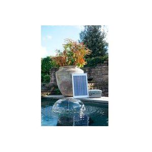 <p>Creëer een prachtige fontein in je wateromgeving met de SolarMax 600 fonteinpompset van Ubbink. Deze set bevat een zonnepaneel, een pomp en een accu. De duurzame fonteinwaterpomp haalt zijn energie direct uit het zonnepaneel en heeft ook een accu die constant in bedrijf is. Hierdoor kan de pomp blijven draaien, zelfs bij bewolkt weer of 's nachts.</p>
<p>De fonteinpompset heeft een kunststof grondstaaf en bel- en vulkaanjets. De inbegrepen spuitstukken zorgen voor een spuithoogte tussen 0,9 en 1,7 meter.</p>
<ul>
  <li>Kleur: zwart</li>
  <li>Materiaal: ABS kunststof</li>
  <li>Afmetingen: 21 x 41,5 x 27 cm (B x D x H)</li>
  <li>Afmetingen zonnepaneel: 25,5 x 2,3 x 40 cm (B x D x H)</li>
  <li>Lengte kabel: 5 m</li>
  <li>Vermogen zonnepaneel: 10 W</li>
  <li>Voeding pomp: 12 V</li>
  <li>Bedrijfsstroom pomp: 310 mA</li>
  <li>Bedrijfsstroom zonnepaneel: 579 mA</li>
  <li>Spuithoogte: 0,9 - 1,7 m</li>
  <li>Stroomsnelheid: 610 L/u</li>
  <li>IP-beschermingsklasse zonnepaneel: IP65</li>
  <li>IP-beschermingsklasse pomp: IP68</li>
  <li>IP-beschermingsklasse accu: IP44</li>
  <li>Met bel- en vulkaanjets</li>
  <li>Met zonnepaneel</li>
  <li>Met kunststof grondstaaf</li>
  <li>Weerbestendig</li>
  <li>Onderhoudsvrij</li>
  <li>Eenvoudig te monteren</li>
  <li>Vereiste accu: 1 x 12 V, 5 Ah accu (inbegrepen)</li>
  <li>Levering bevat: 1 x zonnepaneel, 1 x batterij, 1 x pomp, spuitstukken</li>
</ul>