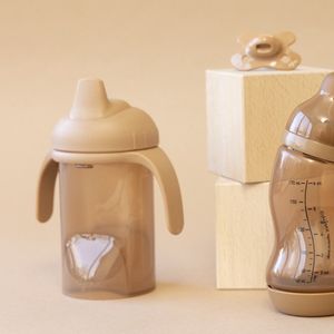 Difrax Tuitbeker Antilek 250 ml 6+ Maanden - Lichtbruin - Ideale stap in de overgang van een babyfles naar een drinkbeker