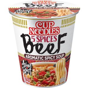 Nissin Cup Noodles - 5 Spices Beef, Enkele verpakking, Instant Nudes Style Japanse stijl met rundvlees en specerijen - Snelle bereiding in de beker - Aziatisch voer (1 x 64 g)