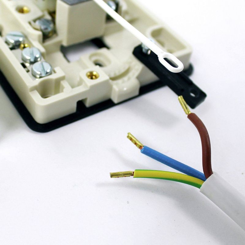 Scanpart aansluitsnoer voor trekschakelaar 2 meter - Stroomkabel - 1 zijde gestript - Wit