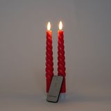 Anna's Collection LED dinerkaarsen swirl - rood - 2x st - 23 cm
