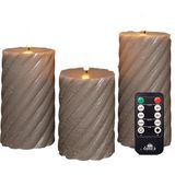 Anna Collection LED kaarsen/stompkaarsen set - 3x st - taupe grijs - swirl - afstandsbediening