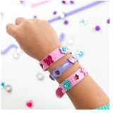 Totum Fashion - 8 Foam armbandjes maken - met glitter en vlinder- hart- en bloemfiguren - sieraden knutselen - cadeautip