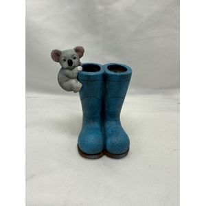 Polyresin (tuin)dier op blauwe laarzen - Koala - blauw + bruin - Hoogte 11 x 10 x 8 cm - Woonaccessoires - Tuinaccessoires - Tuindecoratie