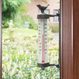 <p>De thermometer van Esschert Design is een decoratieve thermometer die je kunt bevestigen aan je raamkozijn of buitenmuur. Hij toont temperaturen tussen -30 °C en +50 °C (-20 °F en +120 °F) en is draaibaar, zodat je de temperatuur kunt controleren vanuit het huis of de tuin.</p>
<p>Deze tuinthermometer is versierd met een vogelfiguurtje en heeft een decoratieve stijl dankzij het gebruik van gietijzer. De thermometer is met de hand gemaakt volgens traditionele methodes.</p>
<p>Specificaties:</p>
<ul>
  <li>Kleur: bruin</li>
  <li>Materiaal: gietijzer, polyethyleen (PE), polystyreen (PS) en kerosine</li>
  <li>Afmetingen: 5,4 x 9,4 x 27,3 cm (L x H x B)</li>
  <li>Temperatuuraanduiding in zowel Celsius als Fahrenheit</li>
  <li>Draaibaar</li>
  <li>2 montagegaten</li>
  <li>Montageaccessoires worden niet meegeleverd</li>
</ul>