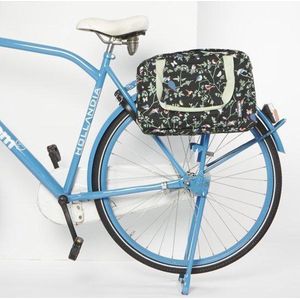 Basil Wanderlust Carry All Bag zwarte fietshandtas met kleurrijke vogelprint