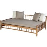 Persoon Exotan Bamboe lounge tuin ligbed daybed bamboo natural finish