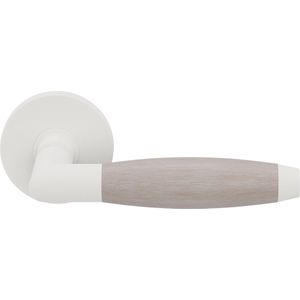 Deurkruk op rozet - Wit - RVS - GPF - Ika Deurklink wit/ eiken whitewash haaks met trapezium eindknop op rond