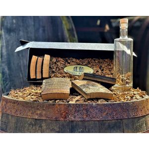 The Barrel BBQ Bottle (Box) / Cadeauverpakking /  Limited Edition / Houtsnippers / Whisky Chunks / Sinterklaas / Kerst / Barbecue / Rookhout