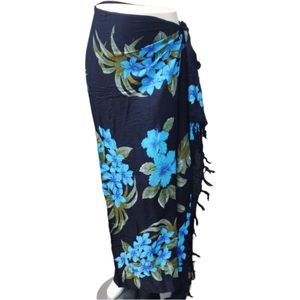 Om Namaste - Sarong - Blauwe Bloemen op Zwart - 170x110 cm