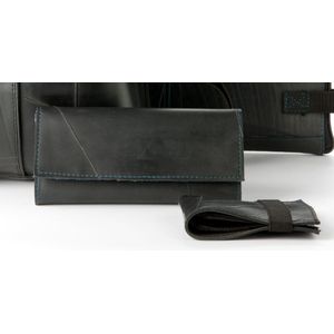 Grote portemonnee van gerecycled zwart rubber binnenband. 20x10x3cm. FairForward