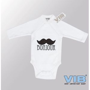 VIB® - Rompertje (overslag) Luxe Katoen - Bonjour Snor (Wit) - Babykleertjes - romper - rompertjes - rompertjes met tekst - baby cadeau - baby aankondiging - overslagromper
