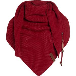 Knit Factory Coco Gebreide Omslagdoek - Driehoek Sjaal Dames - Dames sjaal - Wintersjaal - Stola - Wollen sjaal - Rode sjaal - Bordeaux - 190x85 cm - Inclusief sierspeld