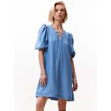 Catwalk Junkie - Denim Jurk - Blauw - Tencel - Pofmouwen en Veter Detail