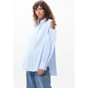 Catwalk Junkie Blouse - Chambray Blue met Open Schouders