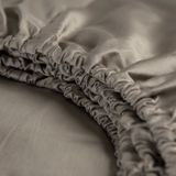 Cinderella Sundays - Topper Hoeslaken met dubbele split (tot 15 cm) - Satijn - 180x200 cm - Taupe