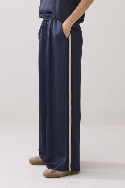 4s2866-12084 Trousers Heavy silky touch