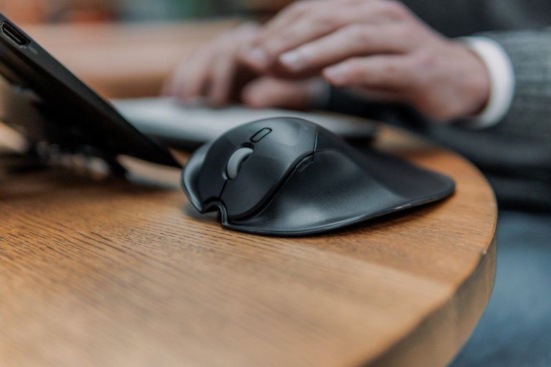 Bakker Elkhuizen - HandshoeMouse Shift - Muis - Zwart - Draadloos